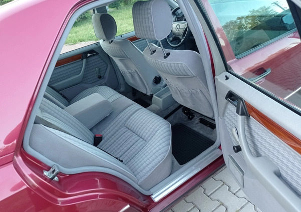 Mercedes-Benz W124 (1984-1993) cena 27400 przebieg: 230000, rok produkcji 1992 z Kielce małe 466